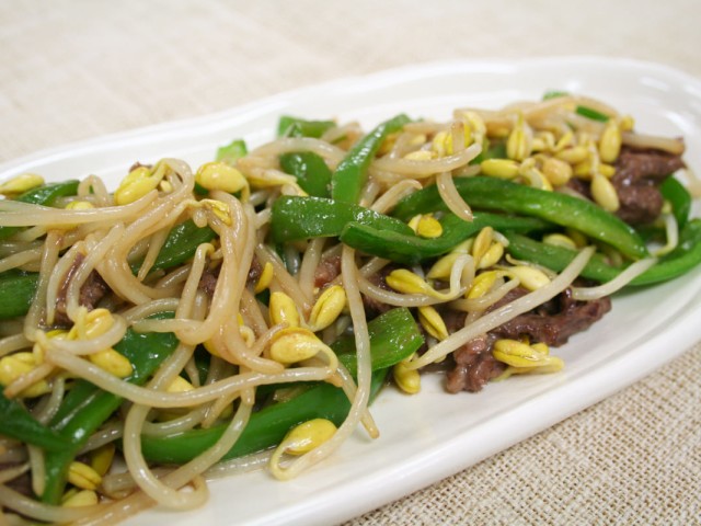 子大豆もやし芽ぐみのチンジャオロウス