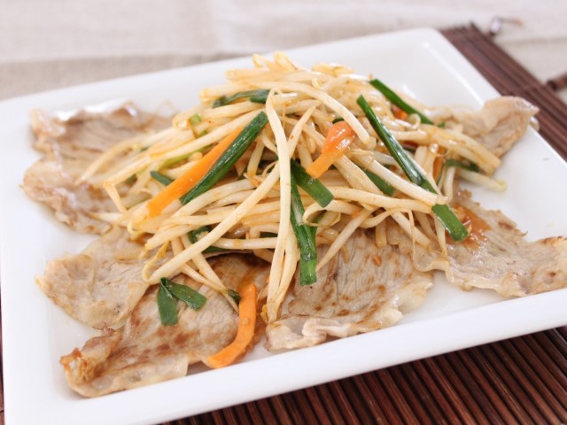 たっぷりニラ野菜と豚肉のピリ辛炒め