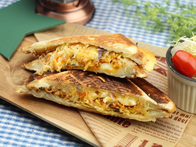 半熟卵とチーズのモーニングホットサンド