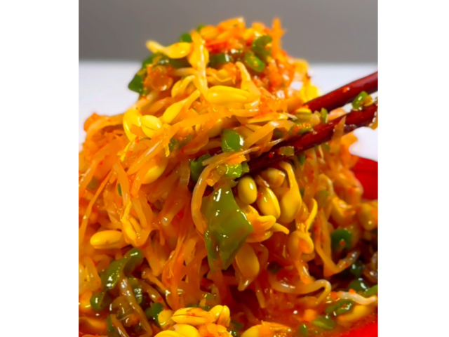 子大豆もやしとシシトウの旨辛醤油和え