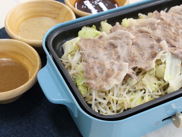 ホットプレートでつくる　手間なし豚ロース野菜蒸し