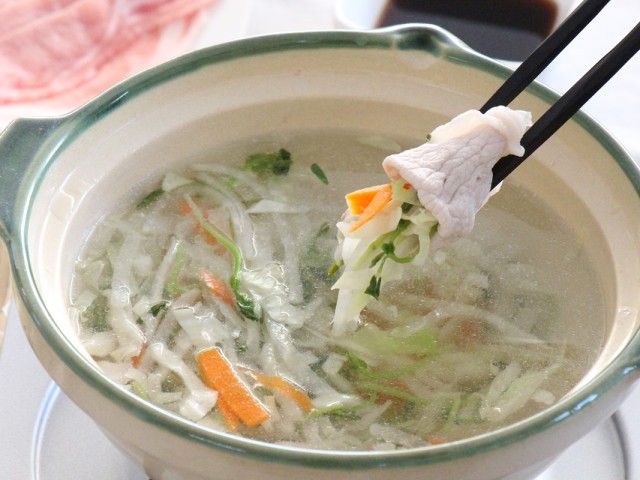 細切り野菜でしゃぶしゃぶ