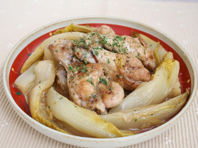 チキンとチコリの蒸し煮