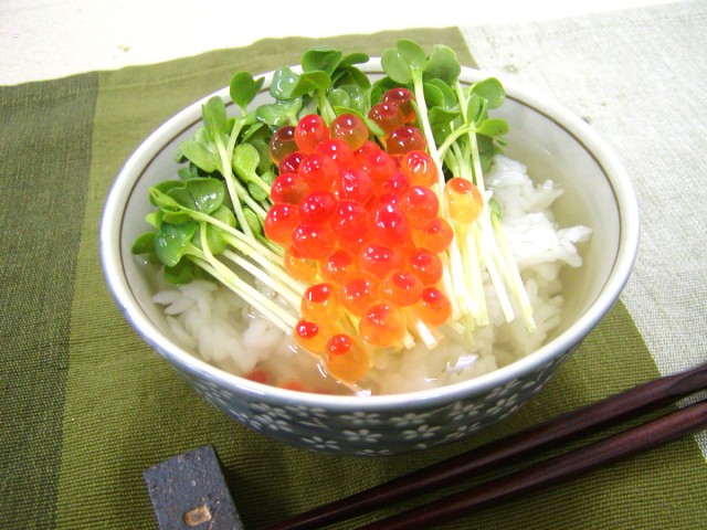 いくらカイワレ茶漬け風雑炊