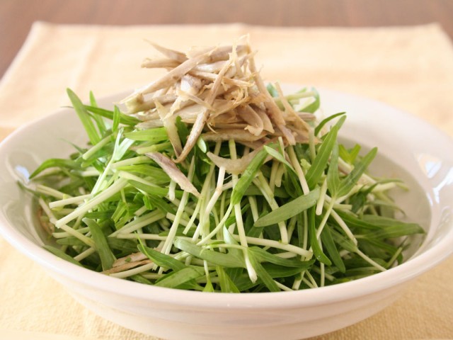 空心菜の新芽とカリカリごぼうのサラダ