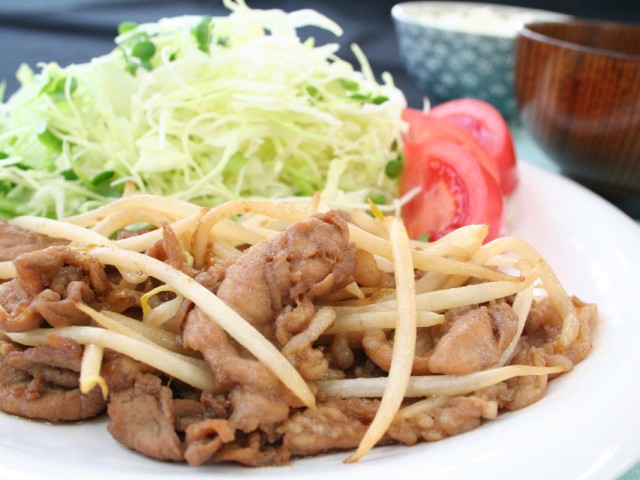 緑豆もやしと豚肉の生姜焼き