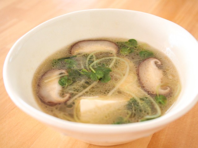 おくらの新芽で中華スープ