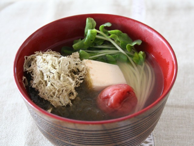 おくらの新芽とろろ昆布汁