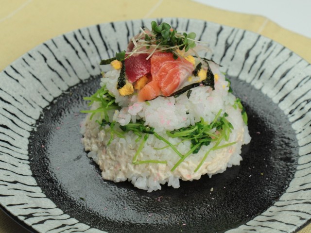 野菜で彩り!カップ押し寿司