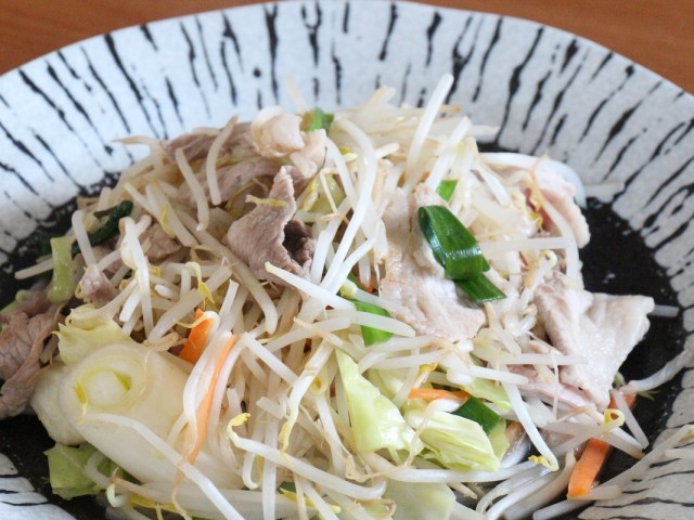 黒豆もやし野菜で肉野菜炒め