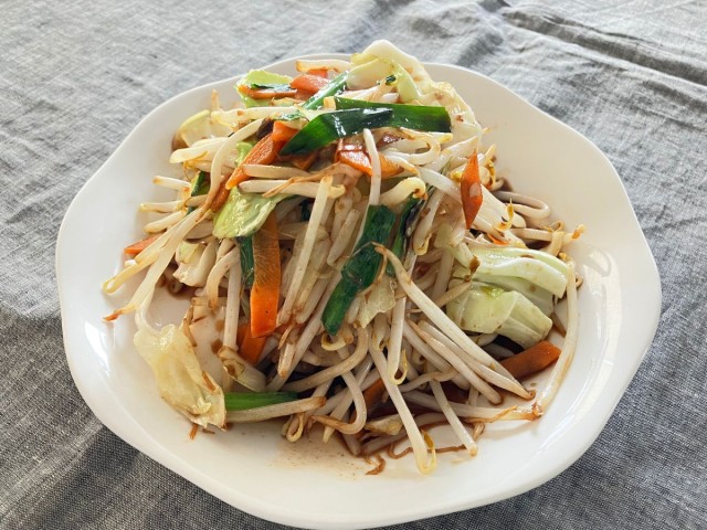 ペヤング焼きそば風もやし炒め