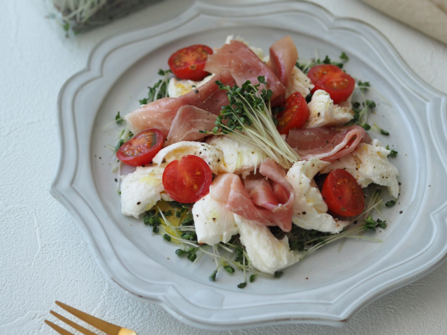 巻かない!ブロッコリースプラウトと生ハムのサラダ