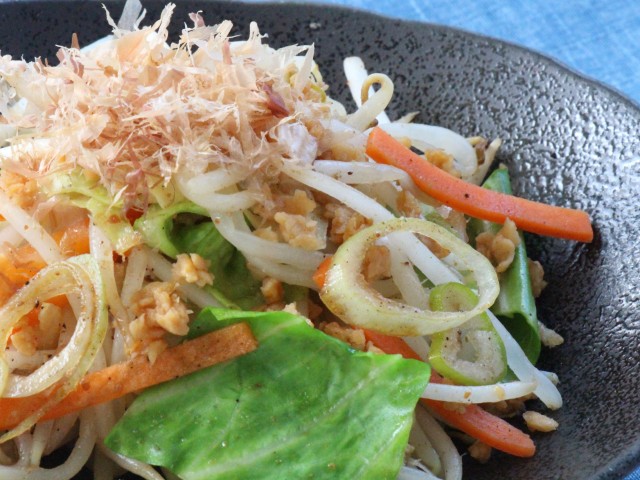 レンジで簡単!旨味だしねぎもやし炒め