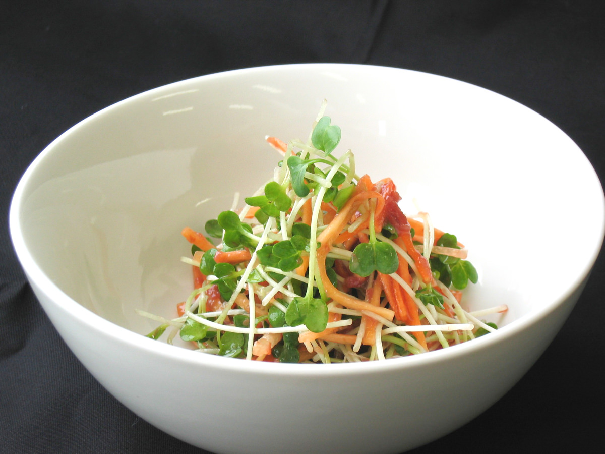 かいわれ大根とにんじんの梅肉サラダ サラダコスモの おいしい発芽野菜レシピ